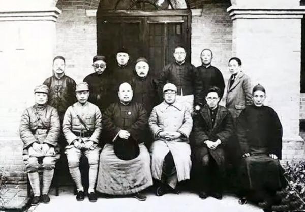 馬鴻逵外逃美國,用飛機帶走7.5噸黃金,臨終前喃喃細語:想回家 馬鴻逵外逃美國,用飛機帶走7.5噸黃金,臨終前喃喃細語:想回家