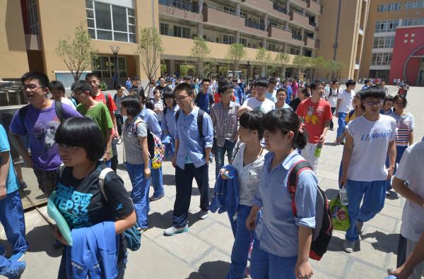 “5+2”延時和“彈性離校”，有利有弊，靈活政策須活用