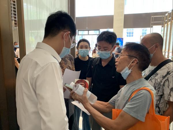 現場|恆大在廣州組織實物兌付登記 投資人要求公示房源明細 現場|恆大在廣州組織實物兌付登記 投資人要求公示房源明細