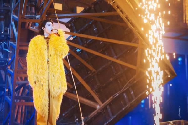 華晨宇新歌《小鎮裡的花》畫面感十足！引發網友熱議，好評如潮