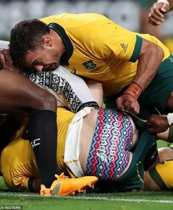 世界足壇難得一見的爆笑瞬間,只能說攝影師抓拍厲害 世界足壇難得一見的爆笑瞬間,只能說攝影師抓拍厲害