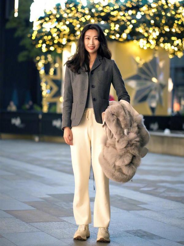 深秋不要亂穿衣,今年流行“短上衣+高腰褲”,適合小個子女生 深秋不要亂穿衣,今年流行“短上衣+高腰褲”,適合小個子女生