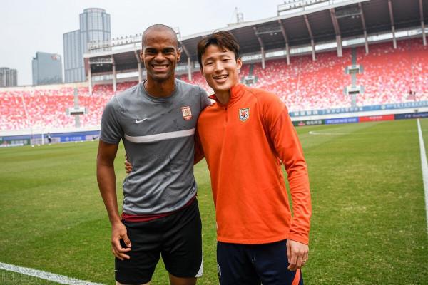 中超收官:山東奪冠攜海港廣州亞泰徵亞冠,亞軍最後一秒出爐 中超收官:山東奪冠攜海港廣州亞泰徵亞冠,亞軍最後一秒出爐