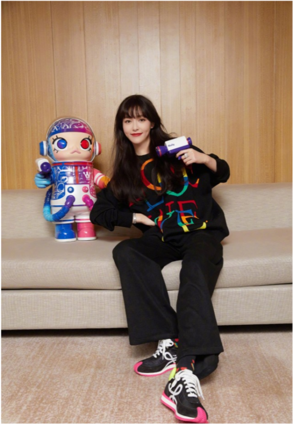 唐嫣少女感大爆棚！穿家居風嫩得像大學生，不刻意秀身材照樣美翻