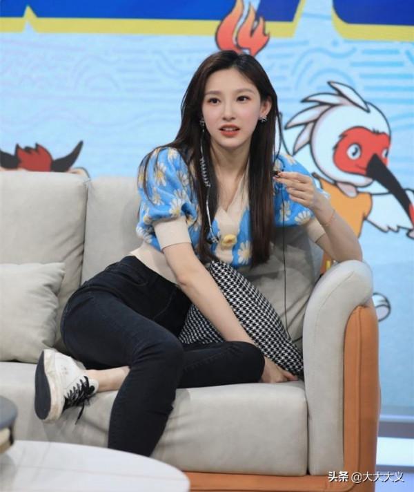 馬舒凡這次該火了吧？榮登央視春晚 盡展才貌風華 這樣的姐姐喜歡嗎