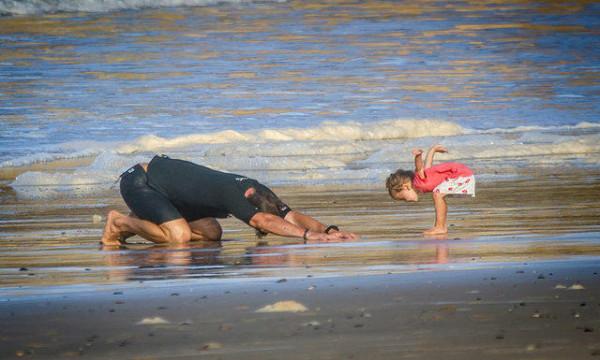 好萊塢模範夫妻：雷神愛上大7歲美女，摟著矮30公分嬌妻甜蜜11年