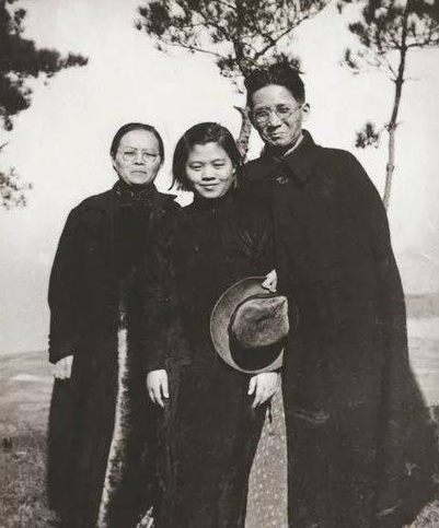 解放後，張治中到南海密會國民黨，凌晨兩點接葉劍英通知：快撤