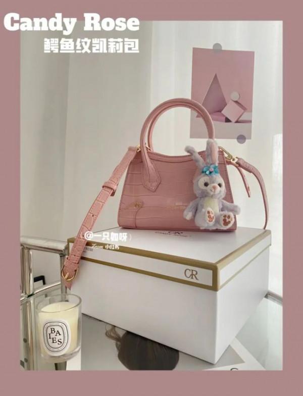 別再背黑白色的包包了!今夏流行彩色款式,時髦又好看 別再背黑白色的包包了!今夏流行彩色款式,時髦又好看