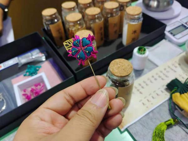 傳統文化元素有多萌?服貿會上大開眼界 傳統文化元素有多萌?服貿會上大開眼界