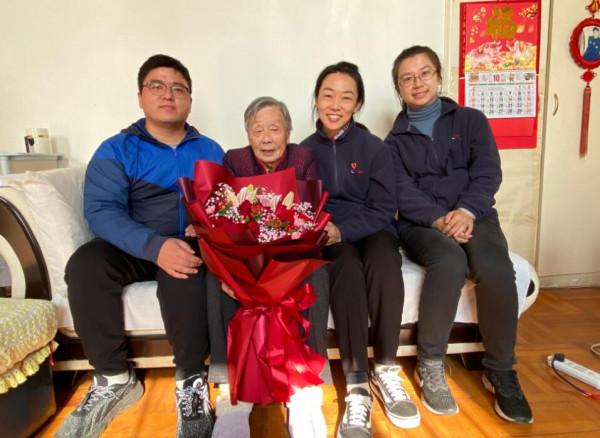 中青出租公司青年黨員探望抗美援朝戰士 中青出租公司青年黨員探望抗美援朝戰士