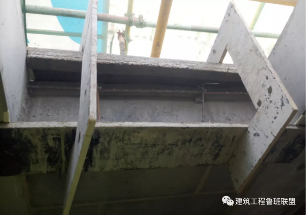 後澆窗臺壓頂如何施工?現場示例 後澆窗臺壓頂如何施工?現場示例