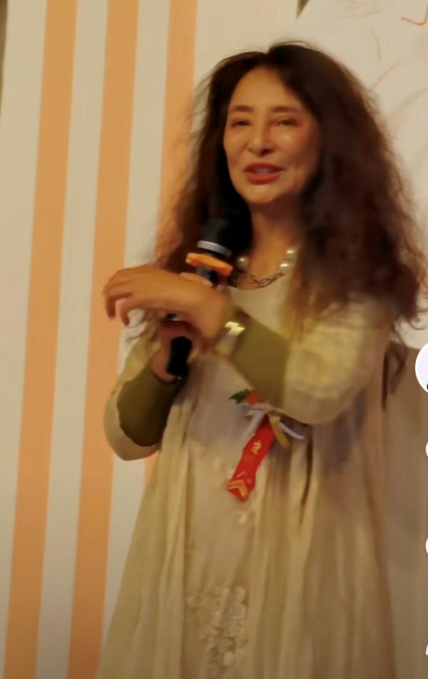 老戲骨李勤勤現身婚宴,席上打包飯菜被笑話,直言別浪費不丟人 老戲骨李勤勤現身婚宴,席上打包飯菜被笑話,直言別浪費不丟人