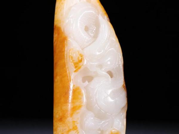 舊藏「和田玉籽料 祥龍 原石雕」 舊藏「和田玉籽料 祥龍 原石雕」