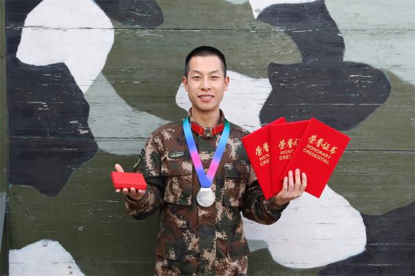 新年將至，看戰友們如何&OpenCurlyDoubleQuote;花式&rdquo;拜年