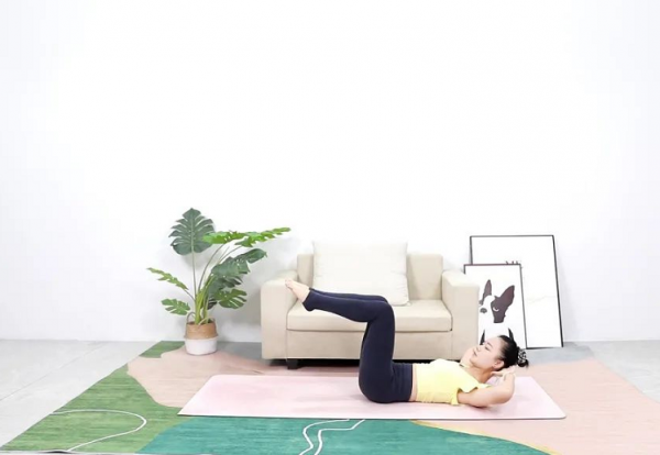 黃奕這是整殘了嗎？歪嘴臉僵硬變形還香腸嘴，太雷人了