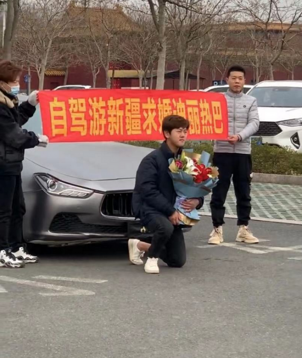 奇葩土豪高調“求婚”迪麗熱巴超過1000天,只是單純愛慕還是炒作 奇葩土豪高調“求婚”迪麗熱巴超過1000天,只是單純愛慕還是炒作