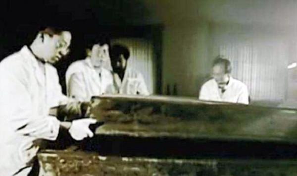 1986年福建一操場，挖出遺體完好的南宋夫妻墓，怎麼儲存的？