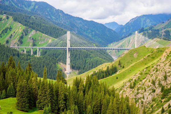 中國最豪華的旅遊火車專列開通了，沿途風景每一幀都是世界級大片
