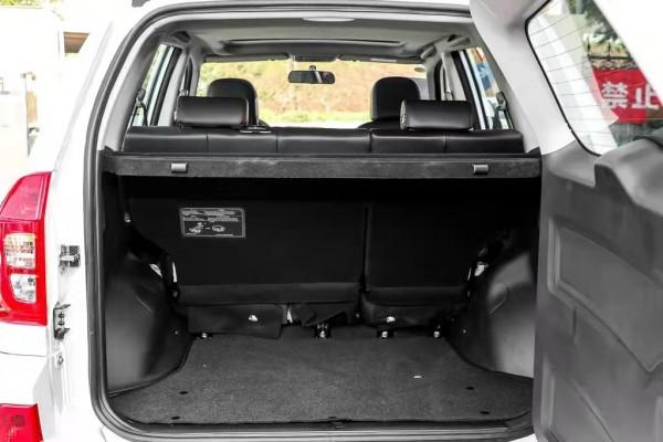 奇瑞瑞虎3:小型SUV,搭載1.5L+5MT,配前後獨懸,適合年輕人 奇瑞瑞虎3:小型SUV,搭載1.5L+5MT,配前後獨懸,適合年輕人