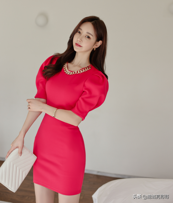 杜松子酒洋紅維多利亞燈籠裙,珠珠演繹過年喜慶穿法 杜松子酒洋紅維多利亞燈籠裙,珠珠演繹過年喜慶穿法