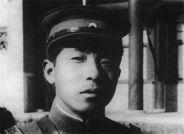 白天是“漢奸”，向日軍討賞，夜晚宰殺500日軍，一人不留