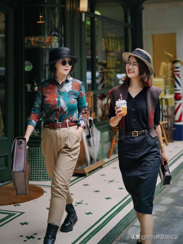 今秋流行一種新褲子,叫“過膝不過踝”,五六十歲的女人穿好時髦 今秋流行一種新褲子,叫“過膝不過踝”,五六十歲的女人穿好時髦