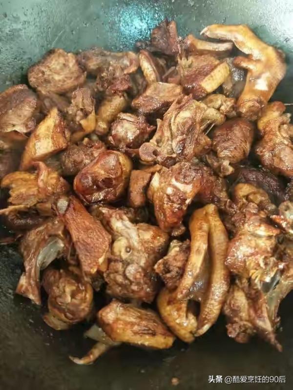 鴨子去腥別用姜，教你2招訣竅，鴨肉鮮香入味，好吃又無腥味