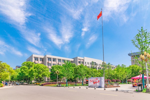 2021年湖南工商大學新生獎學金，共5人獲獎，高考數學滿分獲獎1萬