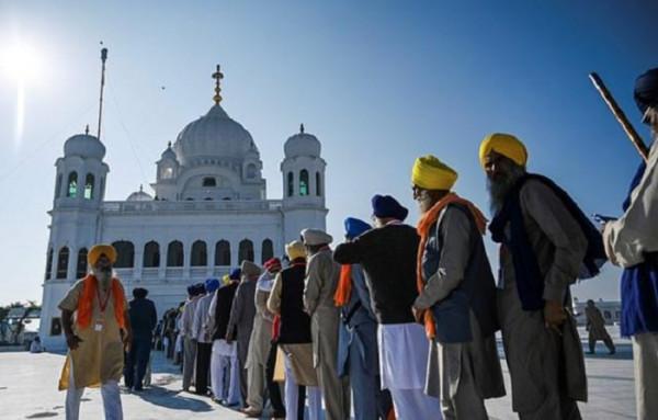 印度富豪跟人打賭：1條頭巾配1輛勞斯萊斯，7天不重複，結果如何