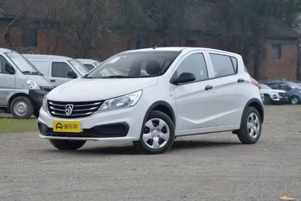 寶駿310：搭載1.2L+5擋手動變速箱，外觀大氣，適合家用代步