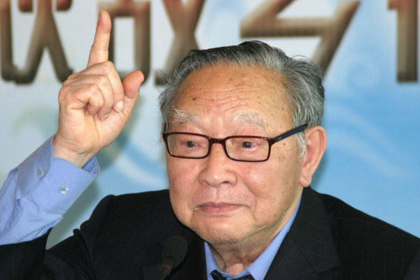 新派武俠開山鼻祖梁羽生,60歲封筆陪愛妻旅遊,金庸:我做不到 新派武俠開山鼻祖梁羽生,60歲封筆陪愛妻旅遊,金庸:我做不到