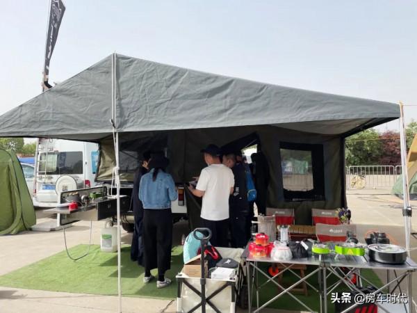 可以摺疊的房車！不到5萬 拉著澳途小坦克側翻A1拖掛體驗露營野炊