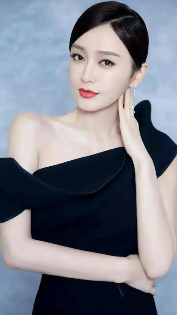 秦嵐高畫質照片和漂亮三妮，你更喜歡誰？