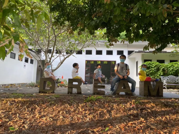 快樂又崩潰！我在新加坡7年，連生了5個兒子......