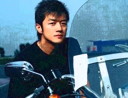 飯圈找茶：8000一斤的茶只能跪著喝？