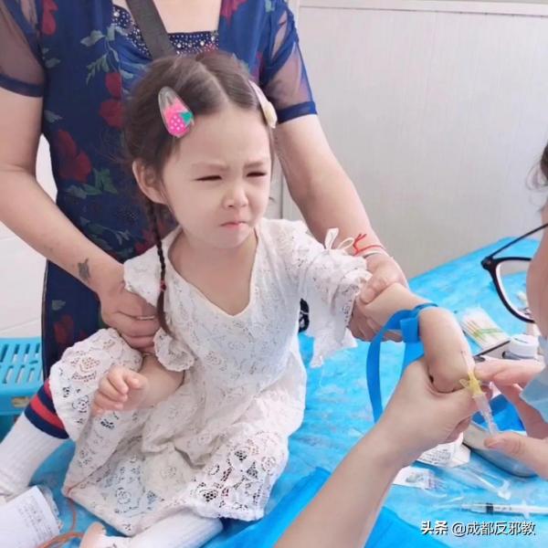 藍妮妮：患罕見基因病，有稀世容顏卻無自理能力，被譽為“失聲天使”