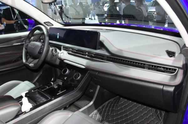 實拍新款星途追風,11.19萬起售+5車齊發,還有12.3英寸雙聯屏 實拍新款星途追風,11.19萬起售+5車齊發,還有12.3英寸雙聯屏