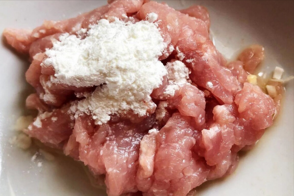 辣椒炒肉，先炒辣椒還是肉？湖南人教你2個竅門，鮮香過癮真下飯