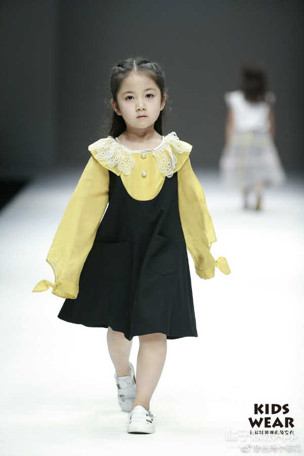 還記得《放開我北鼻》裡的小蔥花嗎？她現在長這樣