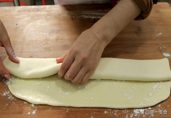 廚師長分享家常油卷做法，學會這個發麵技巧，不變形不塌陷又鬆軟
