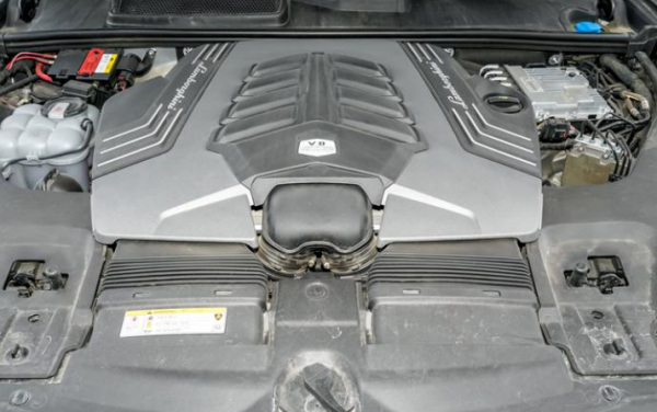 SUV中的天花板,蘭博基尼Urus實力展示,搭載4.0T V8引擎 SUV中的天花板,蘭博基尼Urus實力展示,搭載4.0T V8引擎