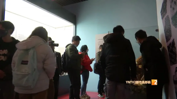 雲南省博物館展品被遊客丟滿紙幣!這是什麼迷惑行為? 雲南省博物館展品被遊客丟滿紙幣!這是什麼迷惑行為?