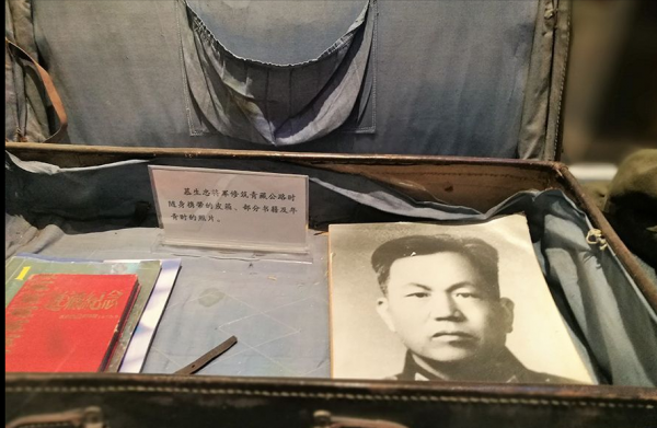 西藏解放後，當年拉薩街頭那個被將軍收養的流浪兒，後來怎麼樣了