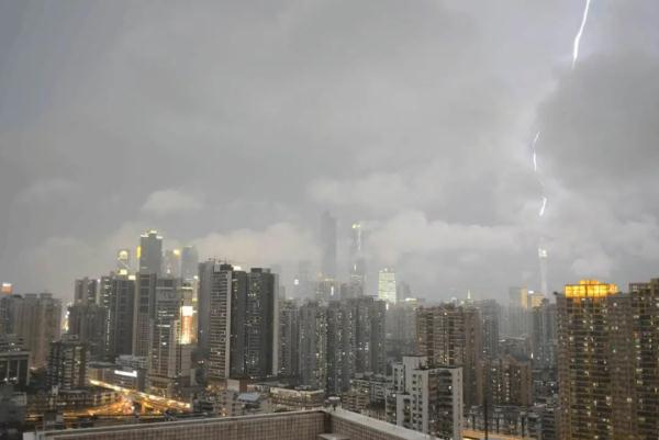 科幻大片？！人工引雷，是如何做到的？