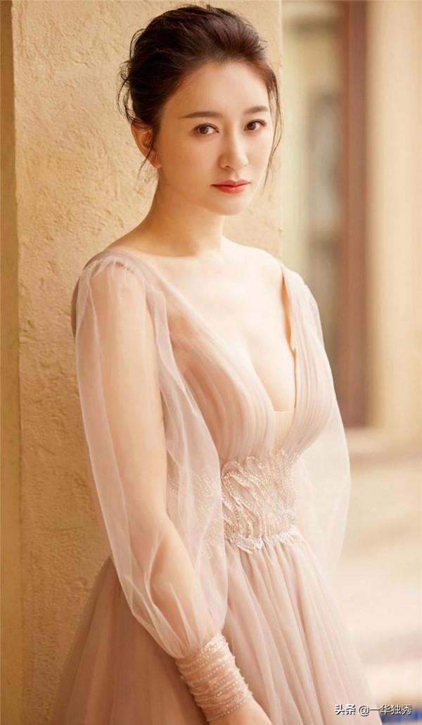 李小冉:用時間、經歷、成熟撐起“三體”丰韻之美 李小冉:用時間、經歷、成熟撐起“三體”丰韻之美