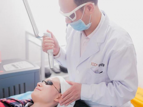 為何有些人脖子後邊都有一顆“痣”？是好是壞？原來並不是巧合