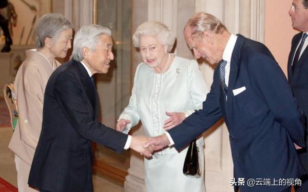 凱特為什麼沒有向丹麥王儲妃行禮？王室屈膝禮科普大放送