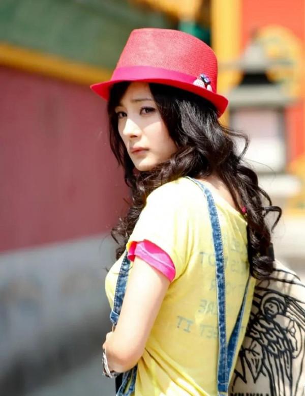 楊冪 國色天香高貴典雅甜蜜女神高畫質桌布