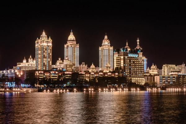 三國交替的邊境小城：奇異的城堡像套娃，用望遠鏡就能看到俄羅斯