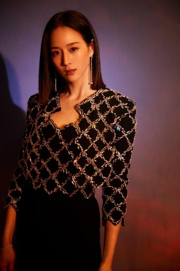 張鈞甯真讓人難懂,走紅毯不穿禮服,卻穿夾克配小黑褲,仍驚豔了 張鈞甯真讓人難懂,走紅毯不穿禮服,卻穿夾克配小黑褲,仍驚豔了